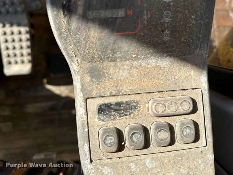 image for item LR9547 1995 John Deere 690E LC  excavator