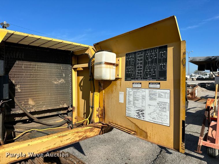 image for item LR9547 1995 John Deere 690E LC  excavator