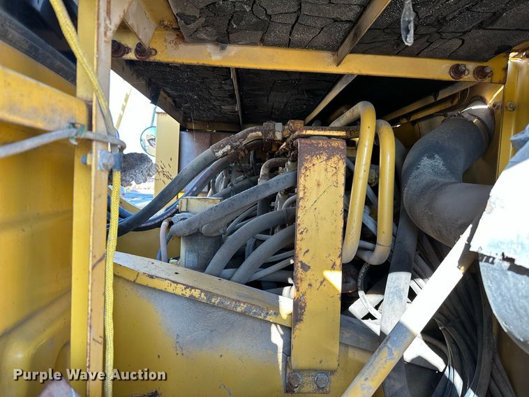 image for item LR9547 1995 John Deere 690E LC  excavator