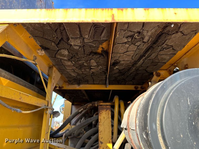 image for item LR9547 1995 John Deere 690E LC  excavator