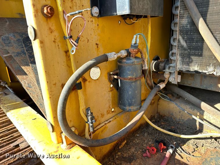 image for item LR9547 1995 John Deere 690E LC  excavator