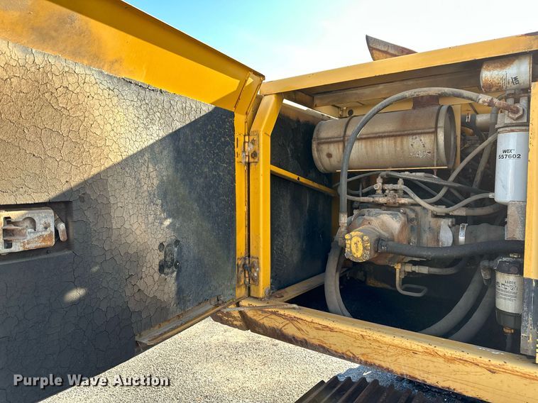 image for item LR9547 1995 John Deere 690E LC  excavator