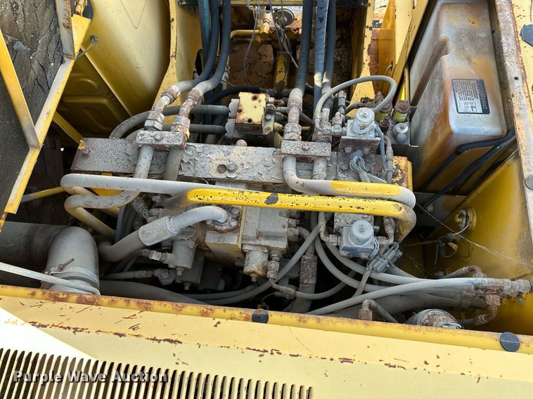 image for item LR9547 1995 John Deere 690E LC  excavator