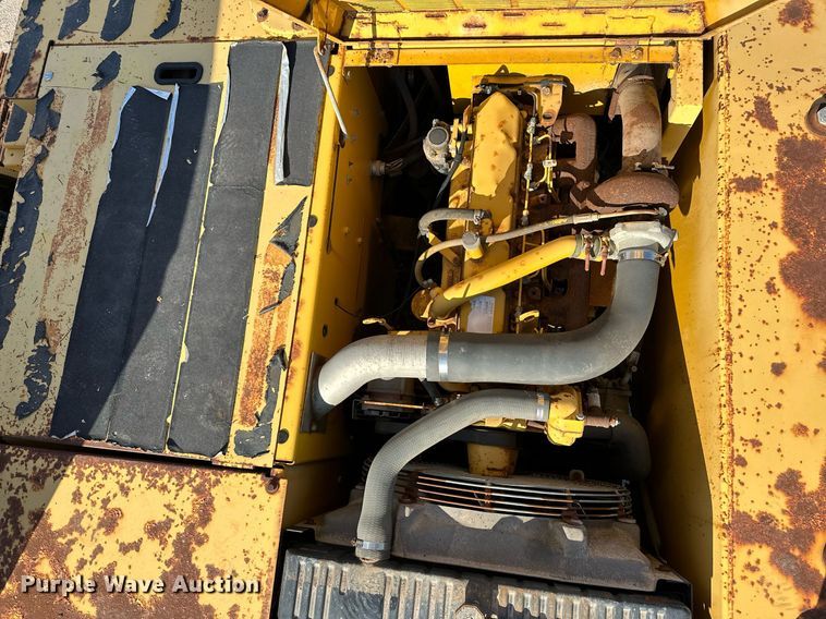 image for item LR9547 1995 John Deere 690E LC  excavator