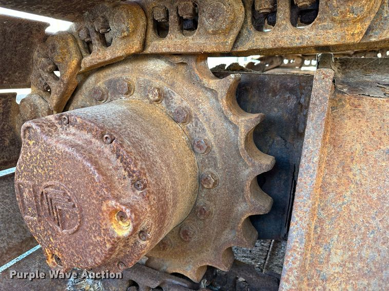 image for item LR9547 1995 John Deere 690E LC  excavator