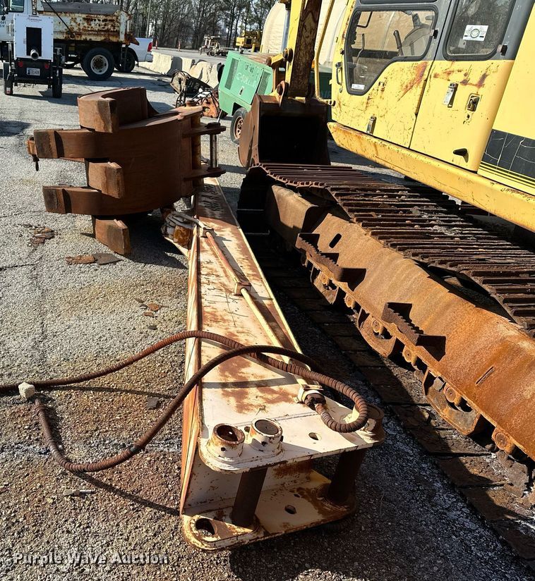 image for item LR9547 1995 John Deere 690E LC  excavator