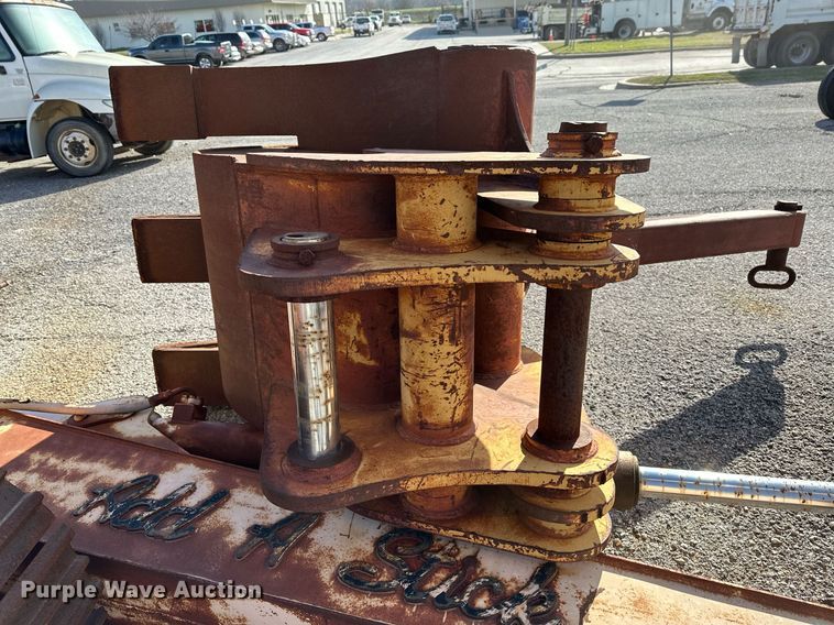 image for item LR9547 1995 John Deere 690E LC  excavator