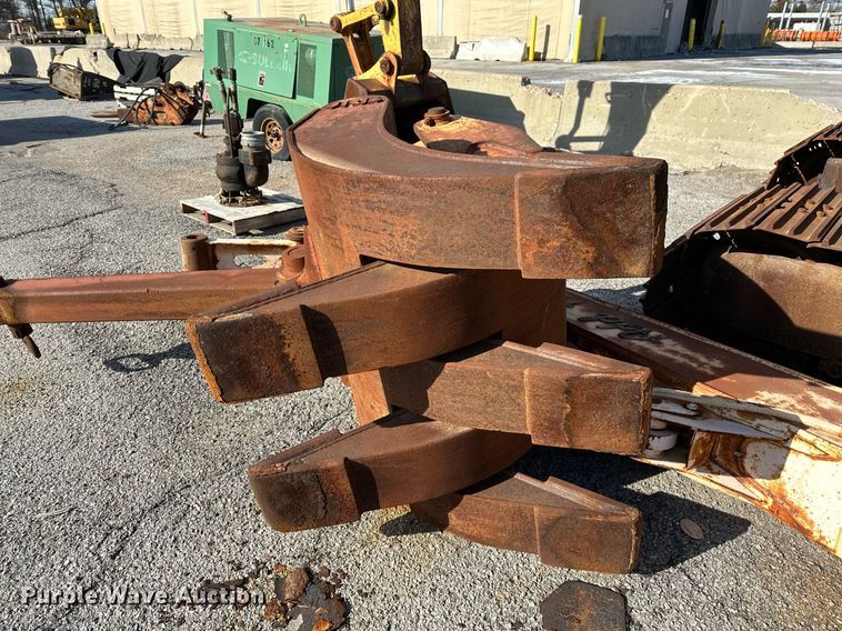 image for item LR9547 1995 John Deere 690E LC  excavator