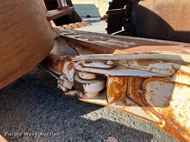 image for item LR9547 1995 John Deere 690E LC  excavator