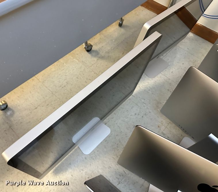 image for item LT9223 (15) Apple computers