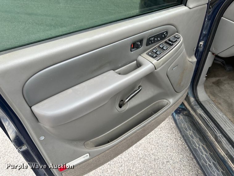 image for item LT9239 2005 GMC Yukon Denali  SUV