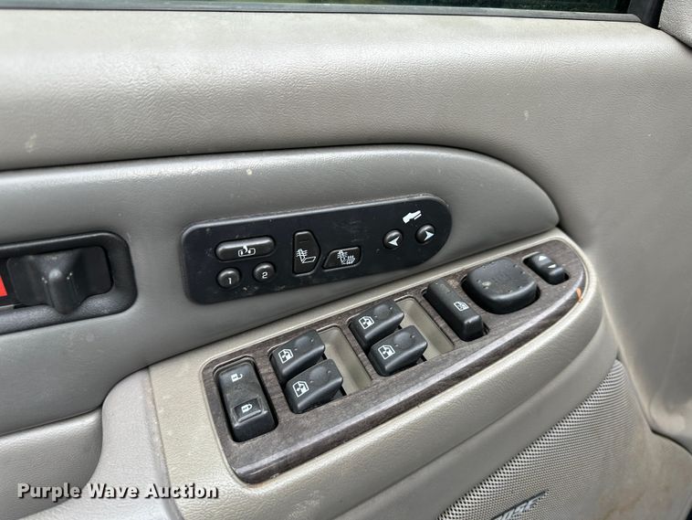 image for item LT9239 2005 GMC Yukon Denali  SUV