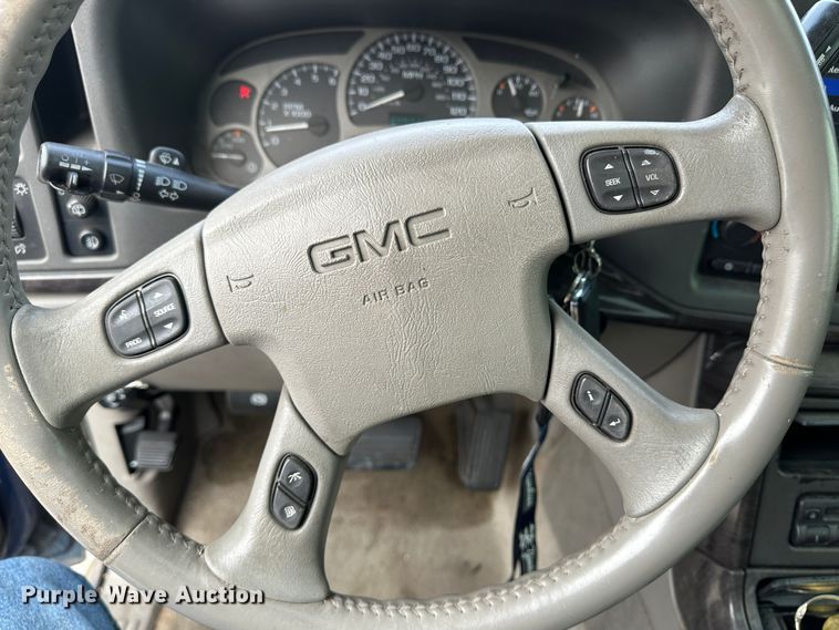 image for item LT9239 2005 GMC Yukon Denali  SUV