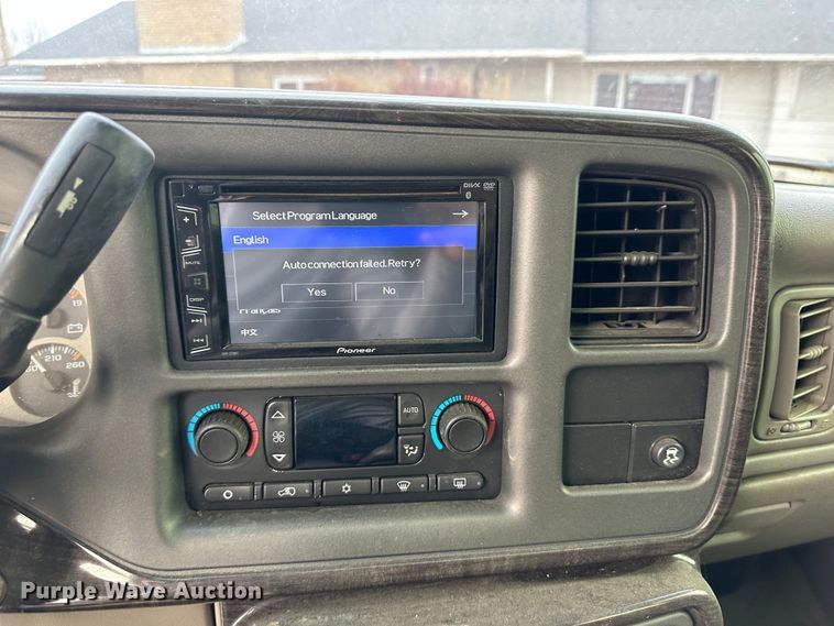 image for item LT9239 2005 GMC Yukon Denali  SUV