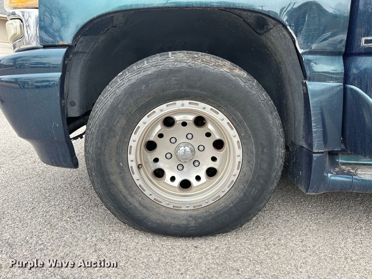 image for item LT9239 2005 GMC Yukon Denali  SUV