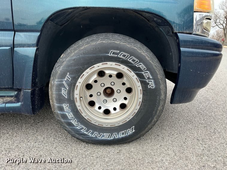 image for item LT9239 2005 GMC Yukon Denali  SUV