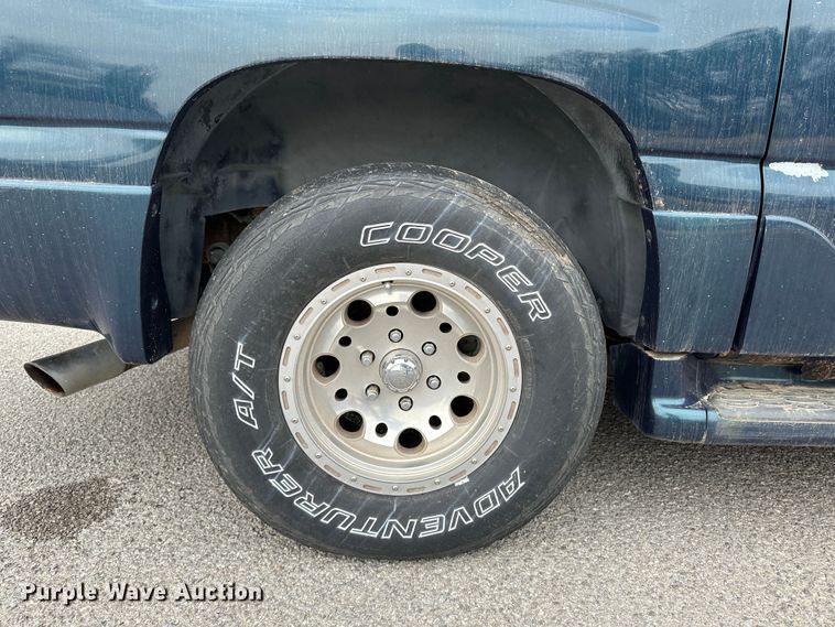 image for item LT9239 2005 GMC Yukon Denali  SUV