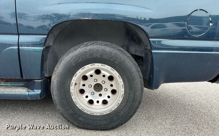 image for item LT9239 2005 GMC Yukon Denali  SUV