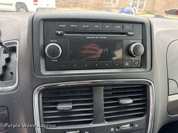 image for item LT9243 2013 Dodge Caravan  van