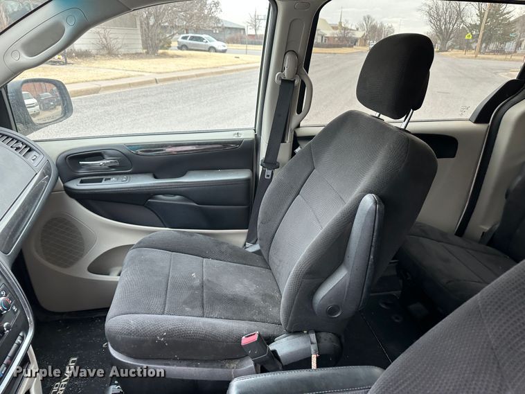 image for item LT9243 2013 Dodge Caravan  van