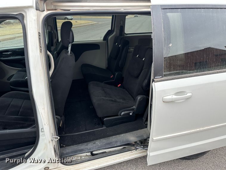 image for item LT9243 2013 Dodge Caravan  van