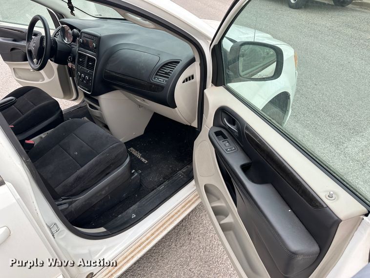 image for item LT9243 2013 Dodge Caravan  van