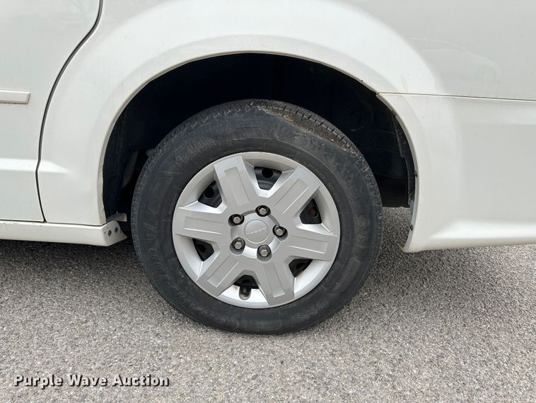 image for item LT9243 2013 Dodge Caravan  van