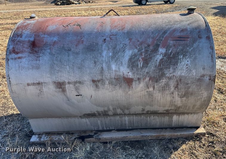 image for item LT9332 500 gallon fuel tank
