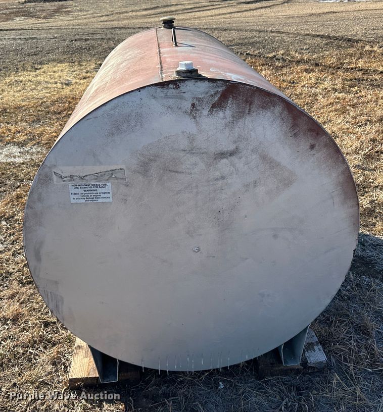image for item LT9332 500 gallon fuel tank