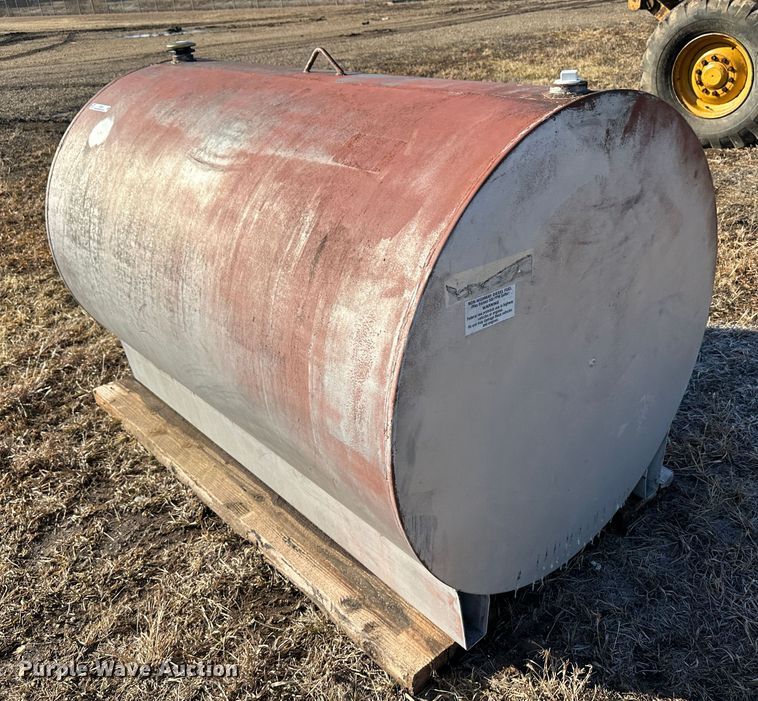 image for item LT9332 500 gallon fuel tank