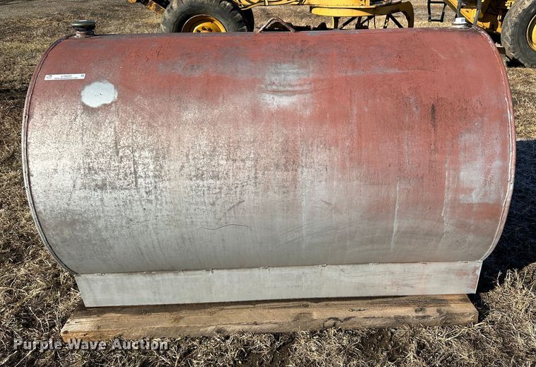 image for item LT9332 500 gallon fuel tank