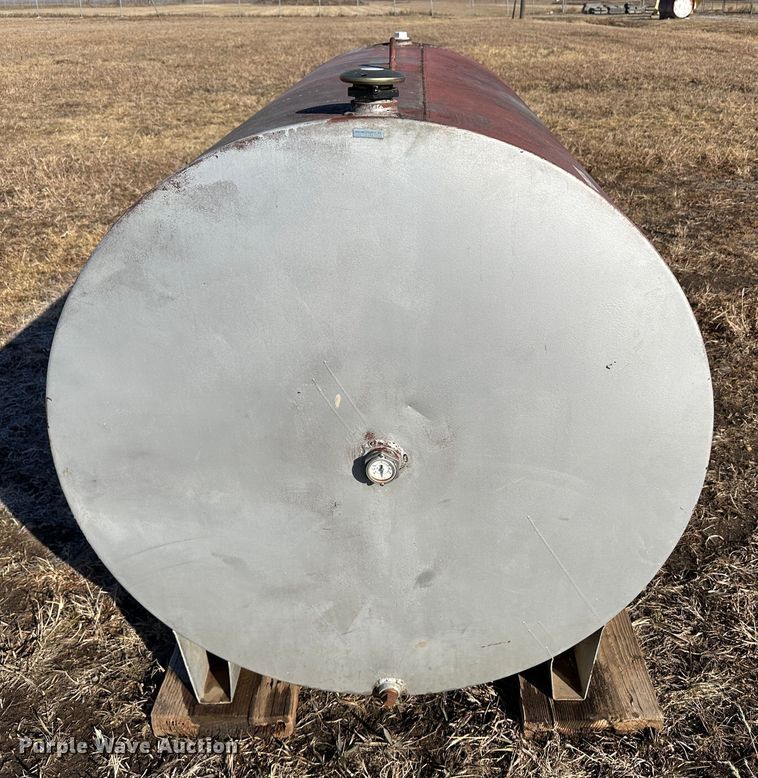 image for item LT9332 500 gallon fuel tank