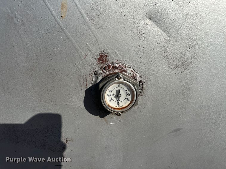 image for item LT9332 500 gallon fuel tank