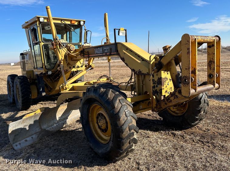 image for item LT9333 1997 Caterpillar 140H  motor grader