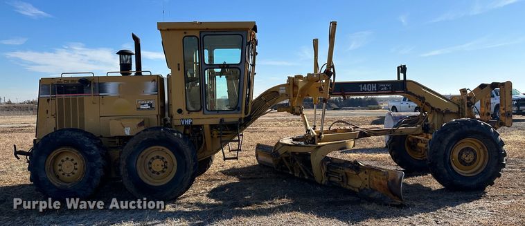 image for item LT9333 1997 Caterpillar 140H  motor grader