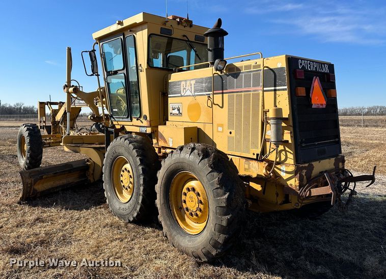 image for item LT9333 1997 Caterpillar 140H  motor grader