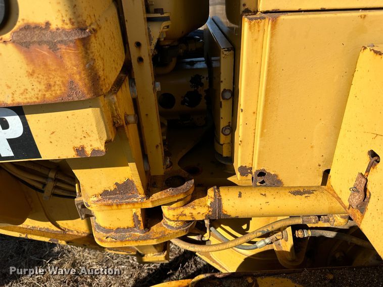 image for item LT9333 1997 Caterpillar 140H  motor grader