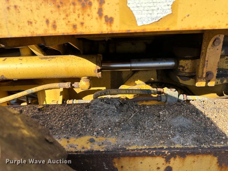 image for item LT9333 1997 Caterpillar 140H  motor grader