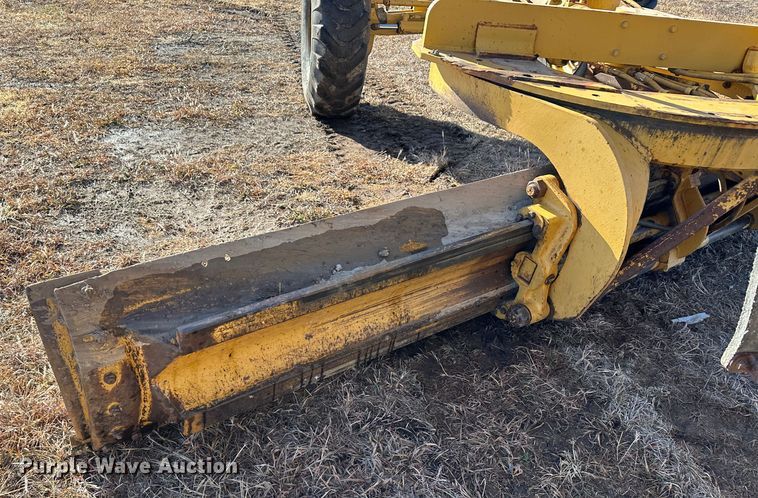 image for item LT9333 1997 Caterpillar 140H  motor grader