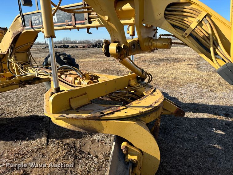 image for item LT9333 1997 Caterpillar 140H  motor grader