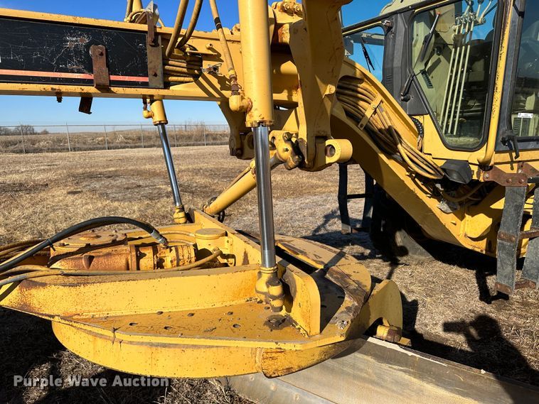 image for item LT9333 1997 Caterpillar 140H  motor grader