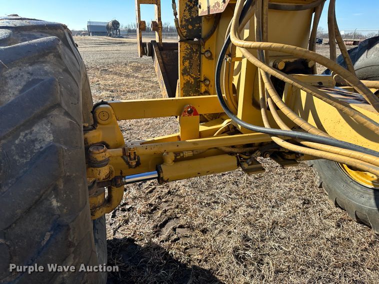 image for item LT9333 1997 Caterpillar 140H  motor grader