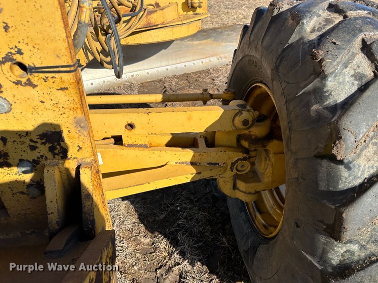 image for item LT9333 1997 Caterpillar 140H  motor grader