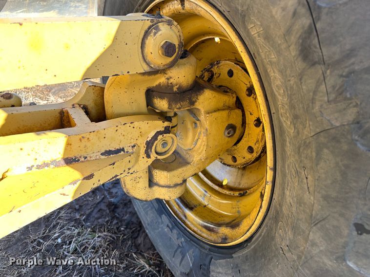 image for item LT9333 1997 Caterpillar 140H  motor grader