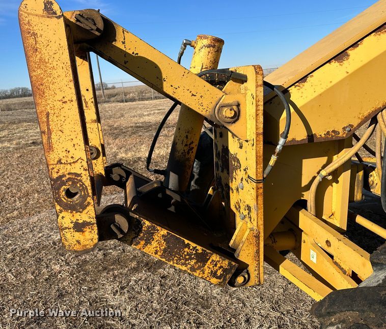 image for item LT9333 1997 Caterpillar 140H  motor grader