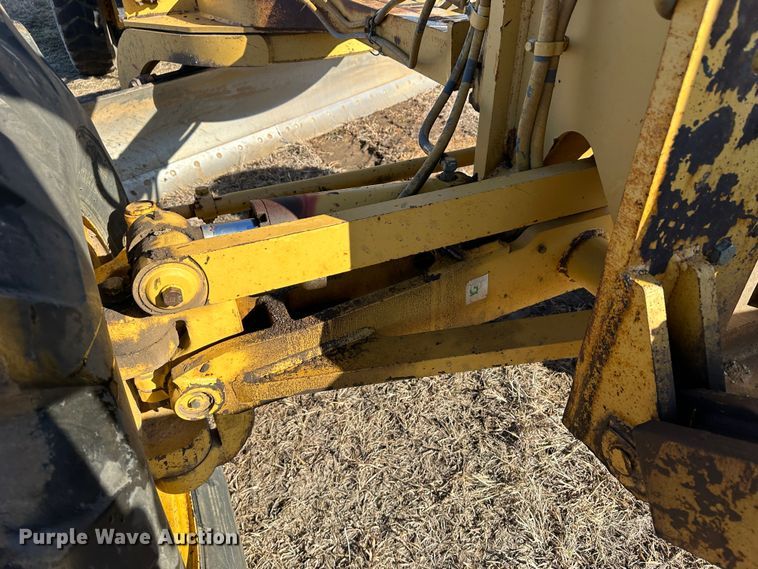 image for item LT9333 1997 Caterpillar 140H  motor grader