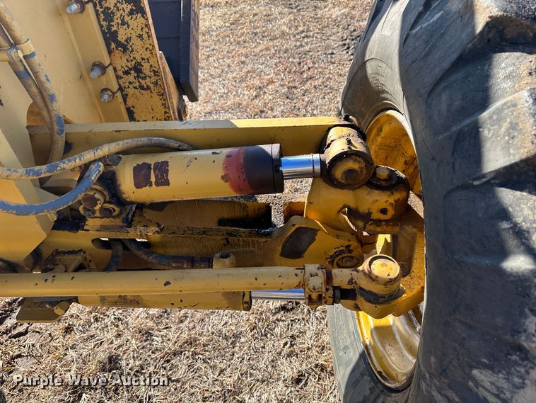 image for item LT9333 1997 Caterpillar 140H  motor grader