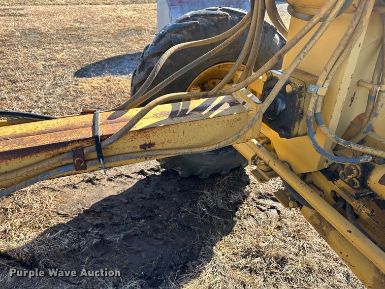 image for item LT9333 1997 Caterpillar 140H  motor grader