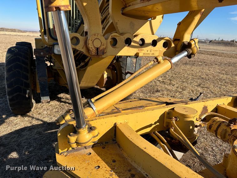 image for item LT9333 1997 Caterpillar 140H  motor grader