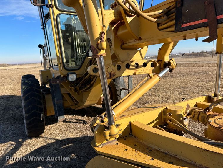 image for item LT9333 1997 Caterpillar 140H  motor grader